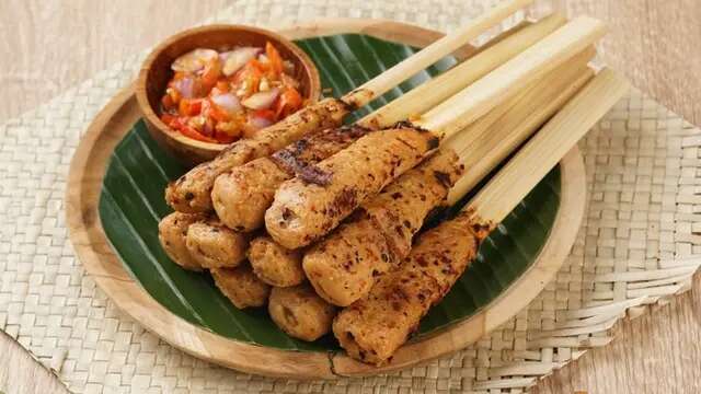 Sate Lilit Sapi, Menu Nusantara Sederhana yang Sayang Untuk Dilewatkan