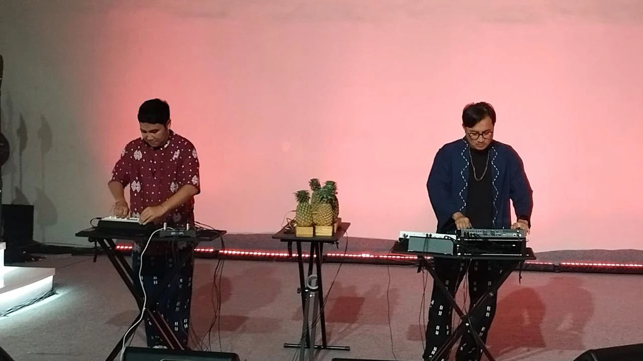 Lewat The Scene, Bottlesmoker Hingga Duo Twineester Bahas Cara Anak Muda Jaga Tradisi