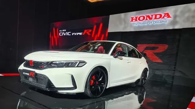 Honda Civic Type R Sabet Gelar Hot Hatch of The Year 2025