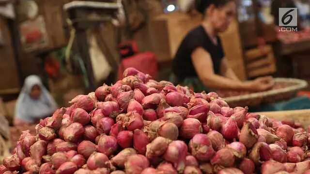 Begini Cara Kupas Bawang Merah Tanpa Air Mata, Cuma Butuh 1 Alat Dapur