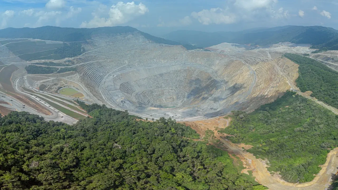 Direktur Utama Amman Mineral Beli 1,6 Juta Saham