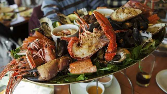 Mengenal Warung Celup, Kuliner Pencinta Seafood Viral di Bandung