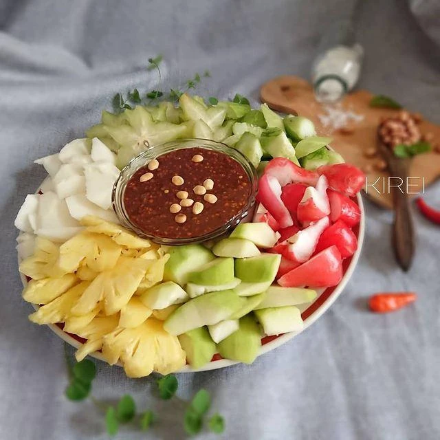 Resep Bumbu Rujak dengan Kacang dan Tanpa Kacang, Nikmat Pedas, Asam, dan Segar