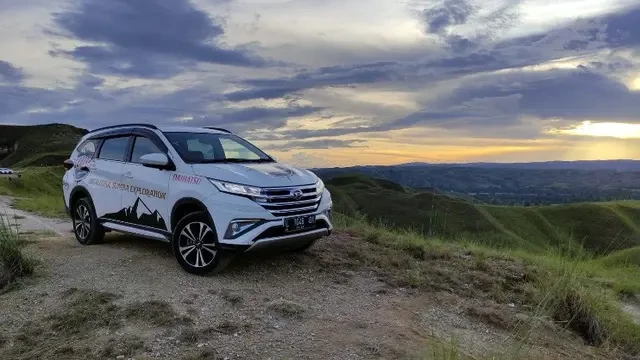 Bukit Tenau, Hamparan Savana yang Memukau di Pulau Sumba