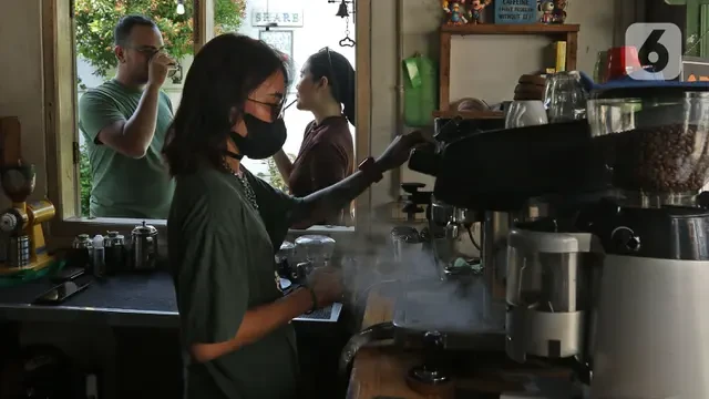 Studi 2025: Ngopi di Kantor Bisa Picu Kolesterol Diam-Diam