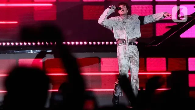 Oli Sykes Vokalis Bring Me The Horizon dan Artis Brasil Alissic Prediksi Bakal Punya Bayi ...