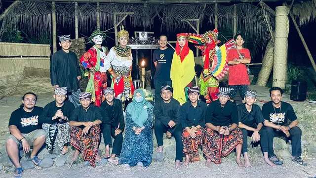 Mencari Jejak Alien 'Makhluk Cahaya dari Ujung Timur Jawa' lewat Eksplorasi Pementasan Bar...