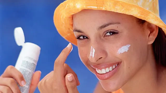Sunscreen atau Sunblock? Kenali Bedanya agar Kulit Sehat di Bawah Terik Matahari