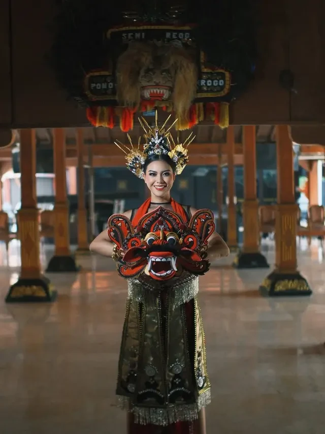 Pesona Puteri Indonesia Firsta Yufi Amarta Putri Menari dan Nyanyi Rek Ayo Rek di Panggung...