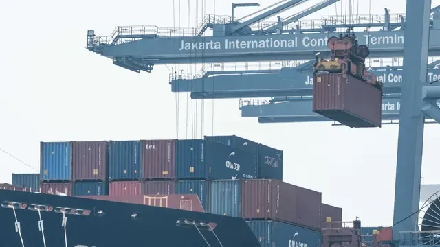 Gelombang Baru Tarif Trump: Kali Ini Incar Industri Kayu, Furnitur, hingga Film Asing