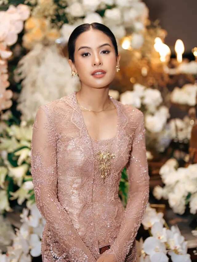 5 Potret Maudy Ayunda Tampil Manis dengan Kebaya Pink, Inspirasi Gaya yang Memikat