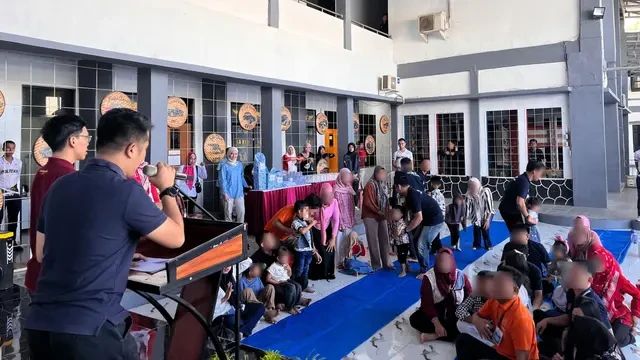 Tangis Haru Anak-Anak Melepas Rindu pada Orang Tua dari Balik Jeruji Besi