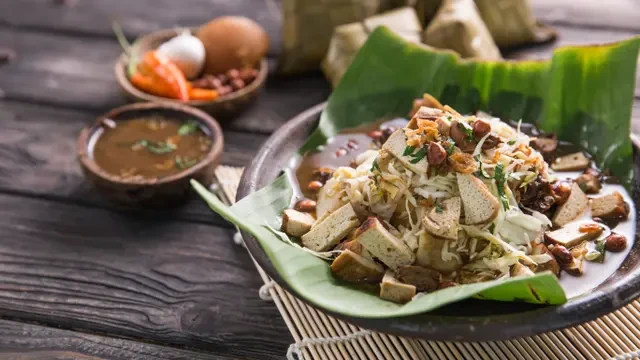 Daya Tarik Kupat Tahu Mangunreja, Kuliner Legendaris di Tasikmalaya