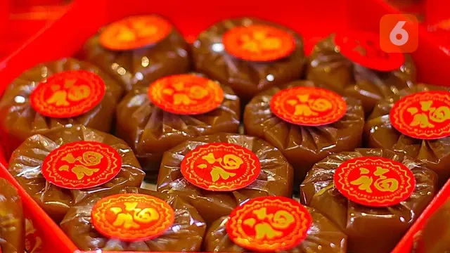 Cara Membuka Bungkus Kue Keranjang yang Sering Tersaji Saat Imlek