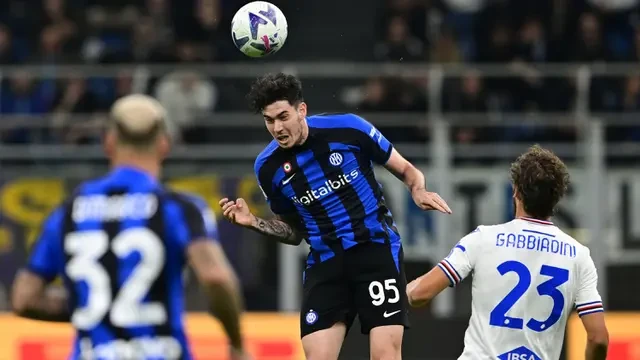 Barcelona Incar Alessandro Bastoni sebagai Target Utama 2026
