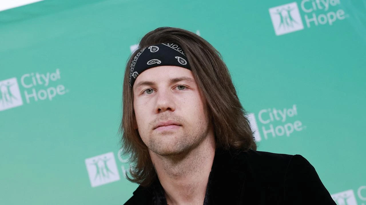 Vokalis Band Rock Caleb Shomo Akui Dirinya Penyuka Sesama Jenis, Reaksi Istrinya Begitu Pi...