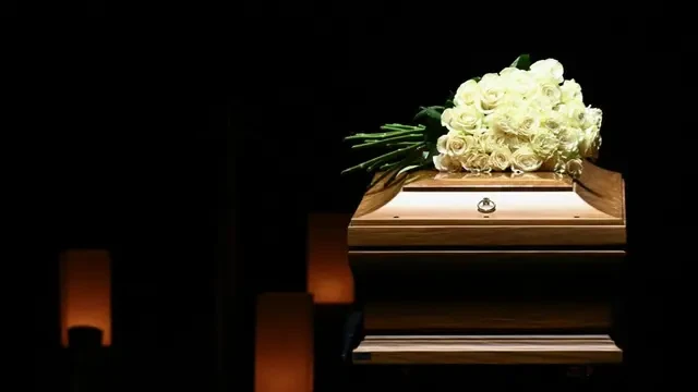 Peti Mati Giogio Armani Sang Raja Mode Dilepas ke Tempat Kelahirannya untuk Dimakamkan