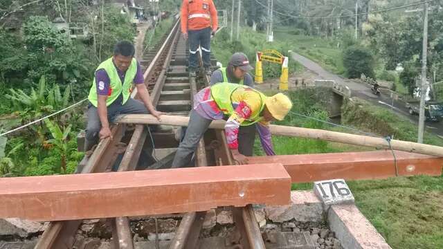 KAI Daop 9 Jember Gunakan Bantalan Rel Sintetis, Ini Alasannya