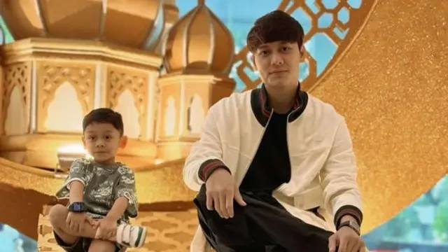 4 Potret Levian bak Model Tirukan Pose Rizky Billar Sang Ayah yang Staycool Abis, Super Me...