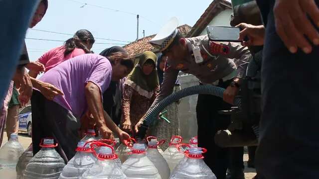 Cerita Polantas Blusukan ke Perkampungan di Pemalang Bagikan Air Bersih