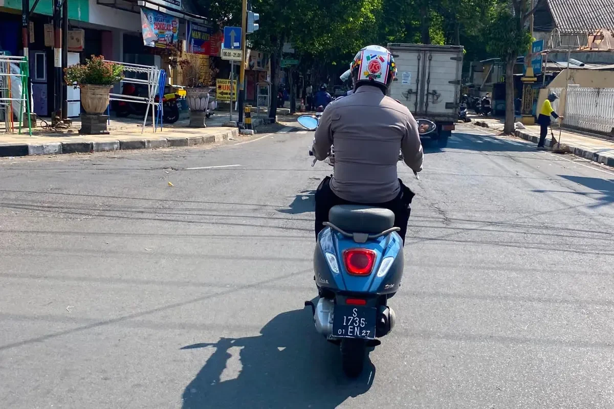 Kasus Polisi Merokok Sambil Berkendara, Plat Nomor Diselidiki