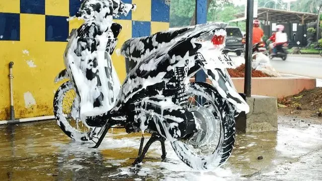 Ini Efek Sering Cuci Motor dengan Sabun Cuci Piring