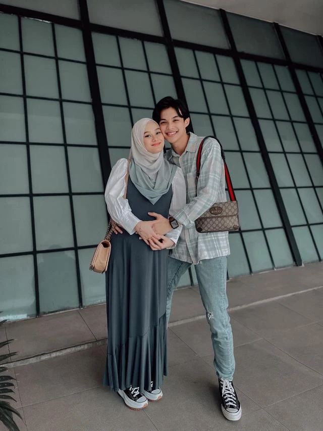 Dinda Hauw Melahirkan Anak Pertama, Rey Mbayang Umumkan Nama Si Buah Hati