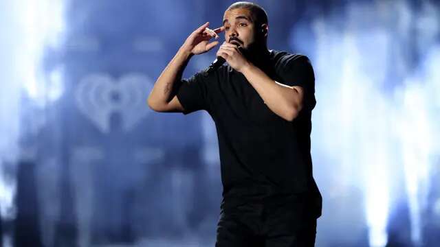 Drake Hadiahkan Rp326 Juta ke Penggemar Meski Berkali-kali Menang Main Batu-Gunting-Kertas...