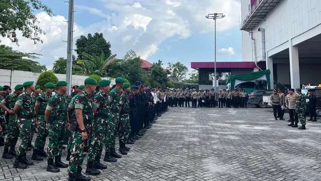 Pagar Betis Ratusan Polisi Berhasil Redam Debat Calon Bupati Rokan Hilir Memanas