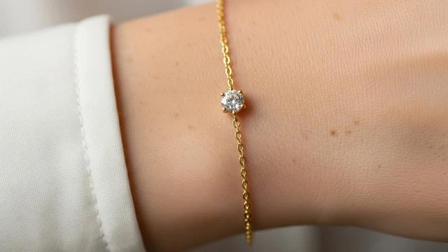 7 Rekomendasi Gelang Emas Tipis untuk Ibu Rumah Tangga, Stylish dan Nyaman Sehari-hari