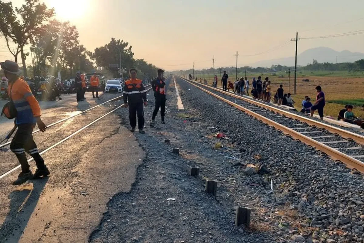 Bocah SD Tewas Tertabrak Kereta Pengangkut Peti Kemas