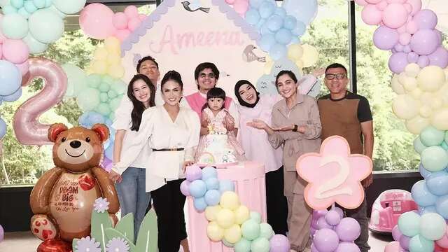 6 Potret Krisdayanti di Pesta Ultah ke-2 Baby Ameena Putri Aurel Hermansyah, Keponakan Onl...