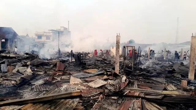 Kebakaran Melalap Pasar Baru Serbalawan Simalungun, Ratusan Kios Pedagang Rata dengan Tana...