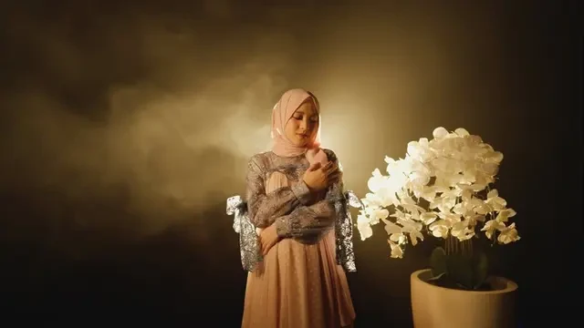 5 Potret Terbaru Nissa Sabyan Pakai Gamis Ini Jadi Sorotan, Tampil Beda