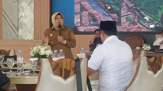 Sertifikasi FSC, Jalan Bupati Siak Afni Akhiri Konflik Warga dengan Perusahaan