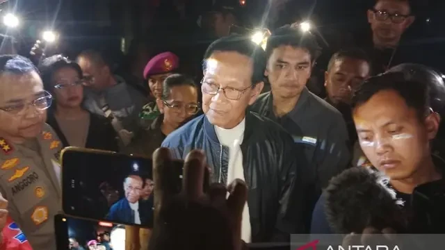 Sultan HB X di Depan Pendemo: Tidak Ada Kebiasaan Kekerasan Membangun Demokrasi