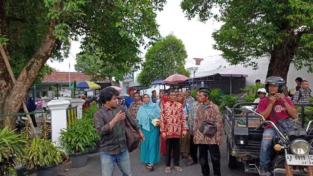 WALHI Dampingi Warga Pantai Sanglen Gunungkidul Mengadu ke Kraton