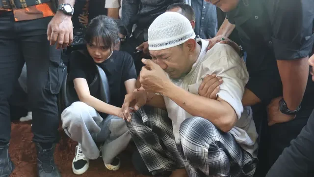 Jadi Orangtua Tunggal, Aji Darmaji Suami Mpok Alpa Enggan Tunjukan Kesedihan di Depan Anak...