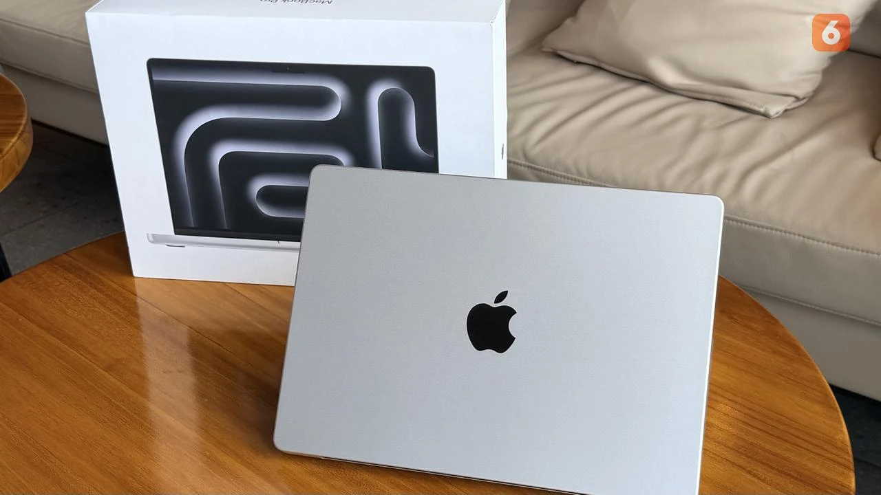 Unboxing MacBook Pro M5 Pro, Isi Kotaknya Simpel tapi Ada yang Menarik