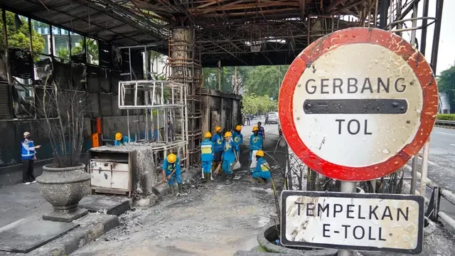 Dibakar saat Demo, 7 Pintu Tol di Ruas Cawang-Tomang-Pluit Dalam Perbaikan