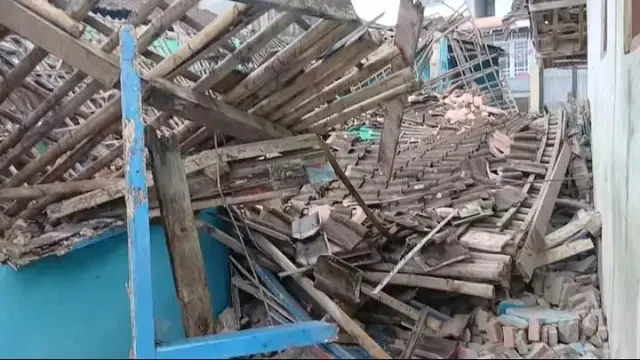 Potret Miris Bangunan Madrasah Ambruk di Sukabumi, Siswa Terpaksa Belajar di Masjid