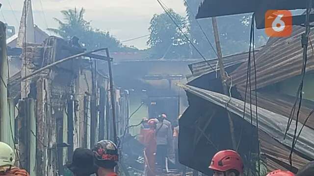 Asrama Tentara di Makassar Terbakar Hebat, 38 Rumah Hangus Dilalap Api