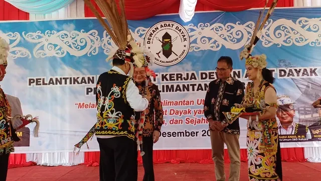 Bos Kayan Hydro Energy Diangkat Jadi Warga Kehormatan Dayak
