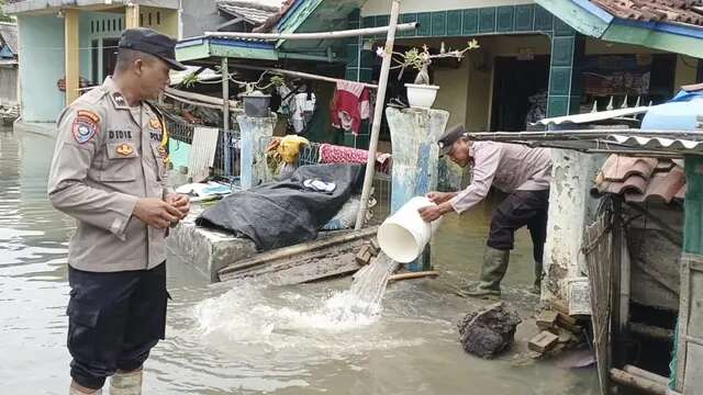 Banjir Rob Rendam 70 Rumah di Lampung Timur, Warga Dievakuasi