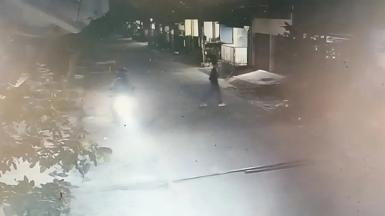 Detik-detik Dua Pelaku Teror Masuk Perumahan di Depok
