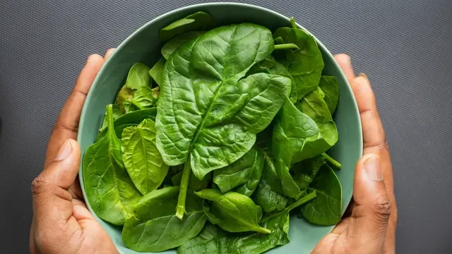 6 Bumbu Sayur Bening Bayam, Resep Praktis Lengkap Lauk Pendamping