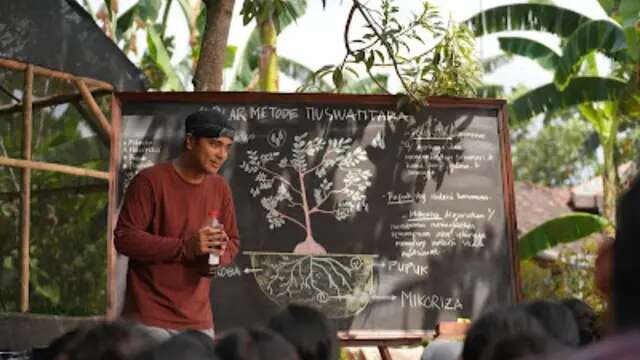 Seribu Bayang Purnama, Kisah Romansa Cinta di Atas Keresahan Para Petani