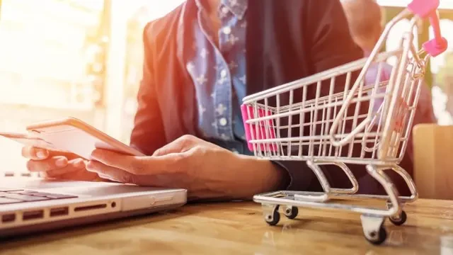 Roda, Resi, dan Reputasi: Para Penjaga Kepercayaan di Balik Paket Belanja Online