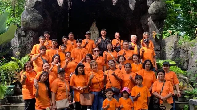 Devosi Bunda Maria, Umat Katolik Kawangkoan Minahasa Berziarah Lewati Dua Pintu Suci