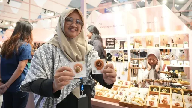 Dukung UMKM Naik Kelas, BRI Bantu Perajin Perhiasan Asal Mojokerto Go Global